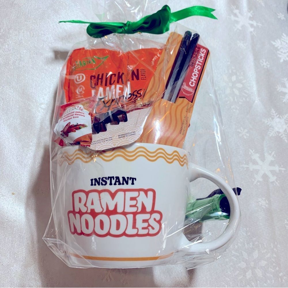 Instant Ramen Noodles Soup Cup Bowl Gift Set Chopsticks & Helper NWT